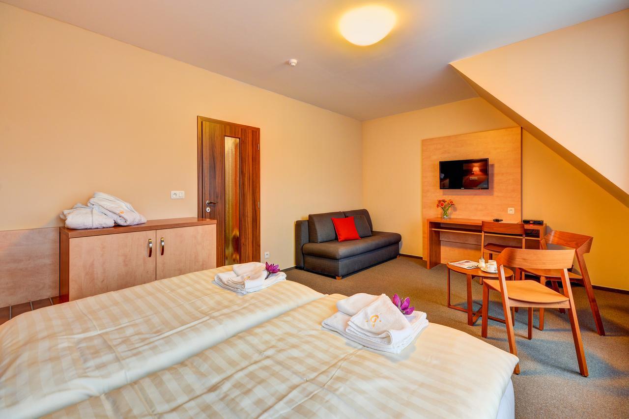 Hotel Toc Lipova Lazne Exterior foto